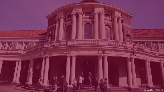 Foto vom Hauptgebäude der Uni Hamburg mit Menschen auf der Treppe. Darüber ein rotes Overlay.