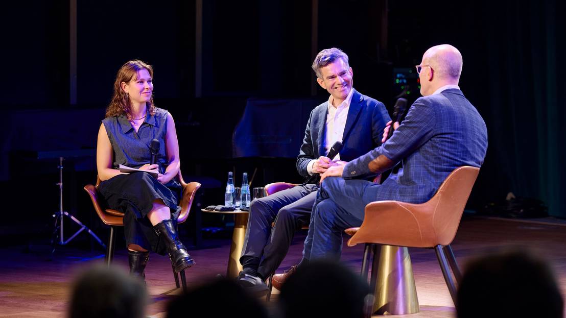 Foto vom Paneltalk mit Nils von der Kall.